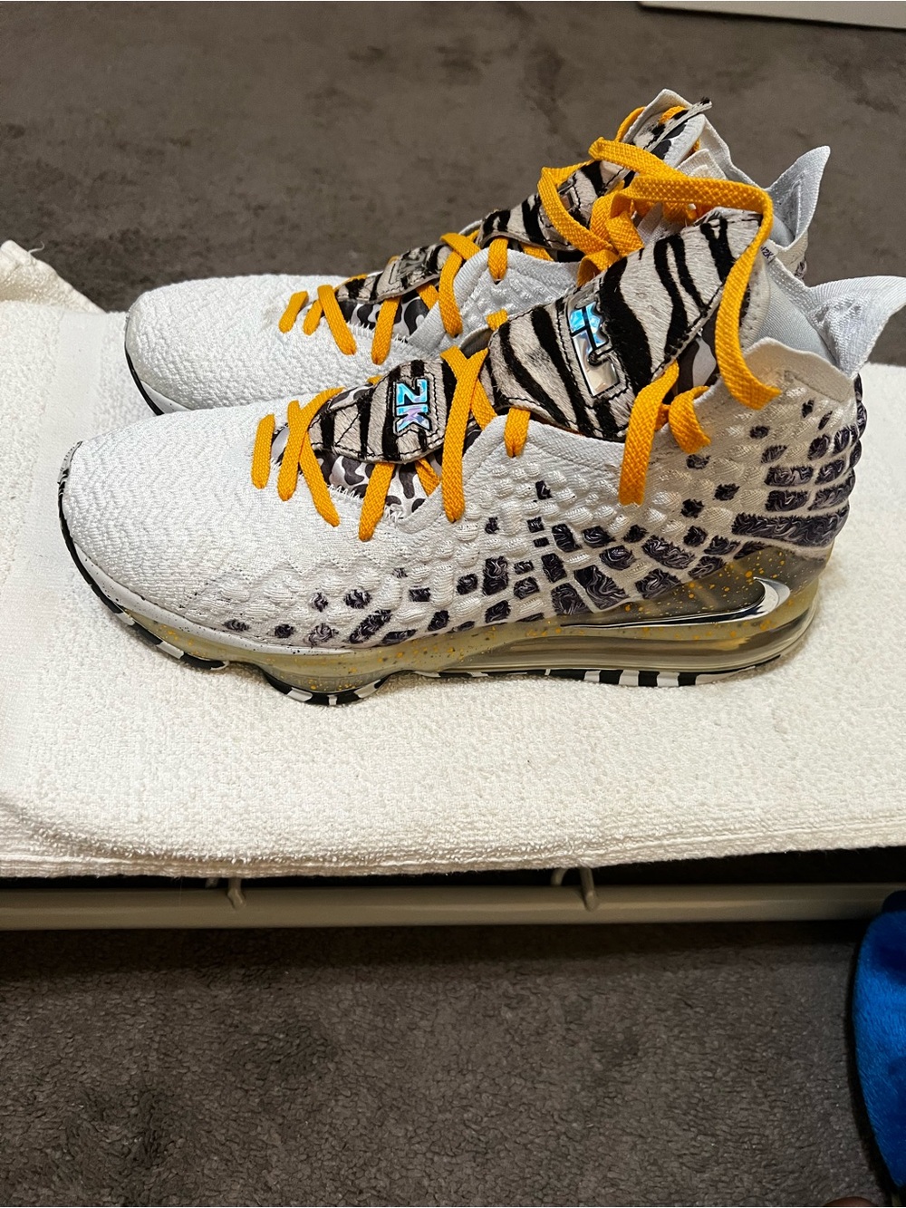 Nike LeBron 17 Bron 2K Playoffs. Size 12. Preowned - Picture 3 of 7